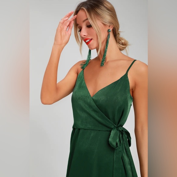 🆕(NWT) LULUs x J.O.A Collab “Fall in Love” Forest Green Satin Wrap Dress. SMALL - Picture 4 of 7